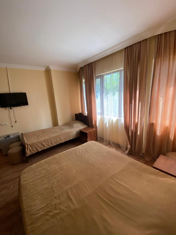 Hotel Dadiani Batoumi Extérieur photo